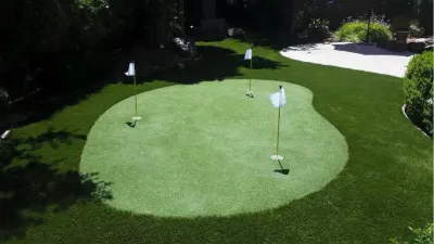 Backyard putting green in synthetic turf